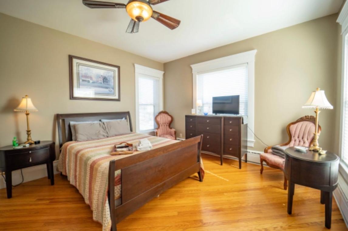 The Victorian Guesthouse Delphos Room photo